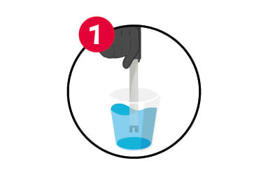 Tremper la sonde dans de l'eau claire, la retirer et l'essuyer